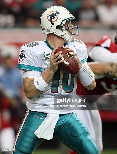 Chad Pennington of the Miami Dolphins drops back to pass against the Atlanta Falcons at Georgia Dome on September 13, 2008 in Atlanta, Georgia....