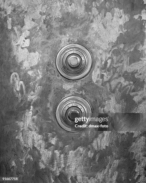 bank vault combination lock  detail black and white - vaulted door stock pictures, royalty-free photos & images