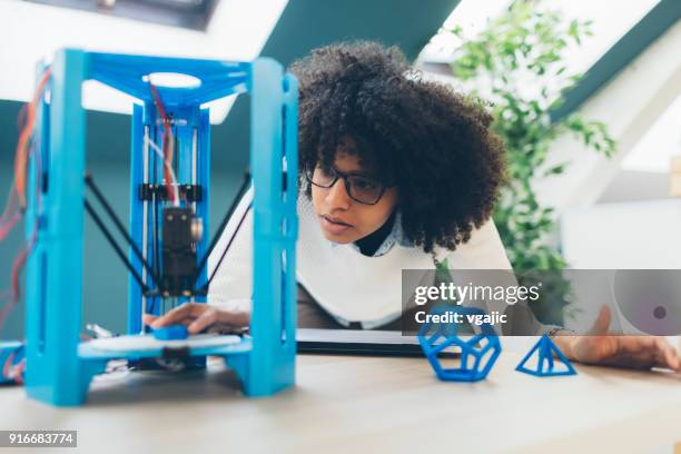 female programmer working in her office - 3d printers stock pictures, royalty-free photos & images