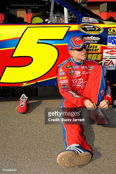 Mark Martin, driver of the Kellogg's CarQuest Chevrolet Chevrolet changes his shoes on pit road during qualifying for the NASCAR Sprint Cup Series...
