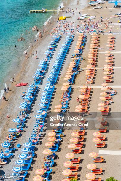 the main beach of positano - positano stockfoto's en -beelden