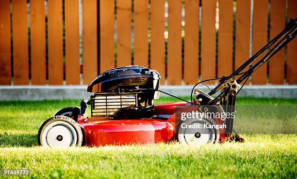 lawnmower - grasmaaier stockfoto's en -beelden