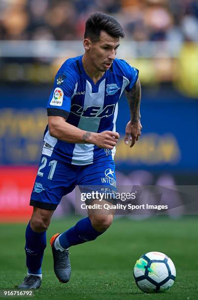 Hernan Perez of Deportivo Alaves in action during the La Liga match between Villarreal and Deportivo Alaves at Estadio de la Ceramica on February 10,...