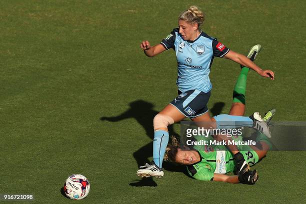 Georgia Yeoman-Dale of Sydney FC takes on Britt Eckerstrom of Newcastle Jets during the W-League semi final match between Sydney FC and the Newcastle...