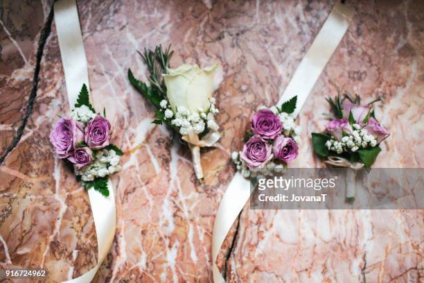 wedding corsage with white and purple roses - corsage imagens e fotografias de stock