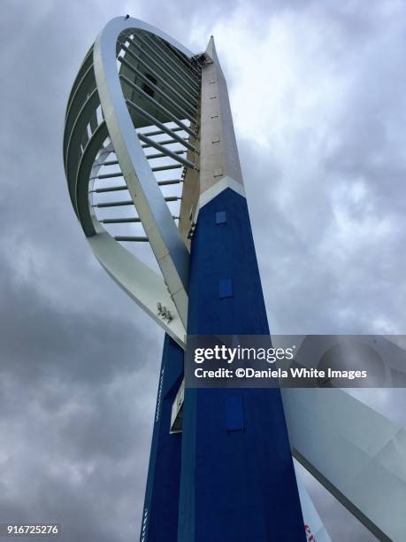 portsmouth spinnaker - torre spinnaker imagens e fotografias de stock