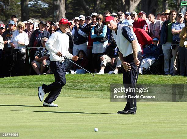 Jim Furyk of the USA Team just misses a birdie as his partner Anthony Kim reacts at the 9th hole during the Day Two Fourball Matches in The...