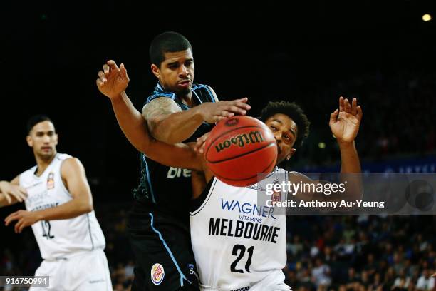 Edgar Sosa of the Breakers competes against Casper Ware of United during the round 18 NBL match between the New Zealand Breakers and Melbourne United...