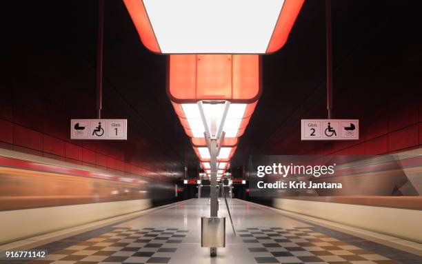 trains at hamburg subway station - subway bench bildbanksfoton och bilder