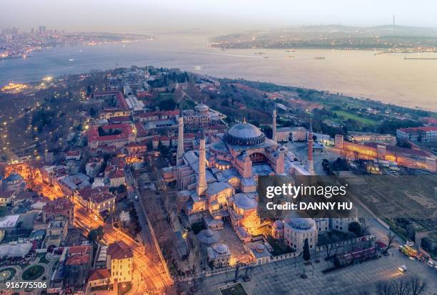 high angle view of  hagia sofia in istanbul at dawn - hagia sophia imagens e fotografias de stock