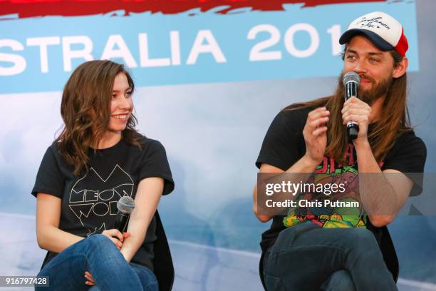 Katelyn Nacon and Tom Payne have fun during a panel session at Walker Stalker Con Melbourne 2018.