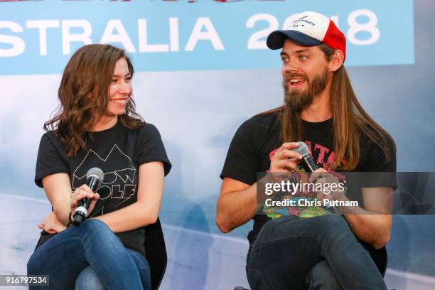 Katelyn Nacon and Tom Payne have fun during a panel session at Walker Stalker Con Melbourne 2018.