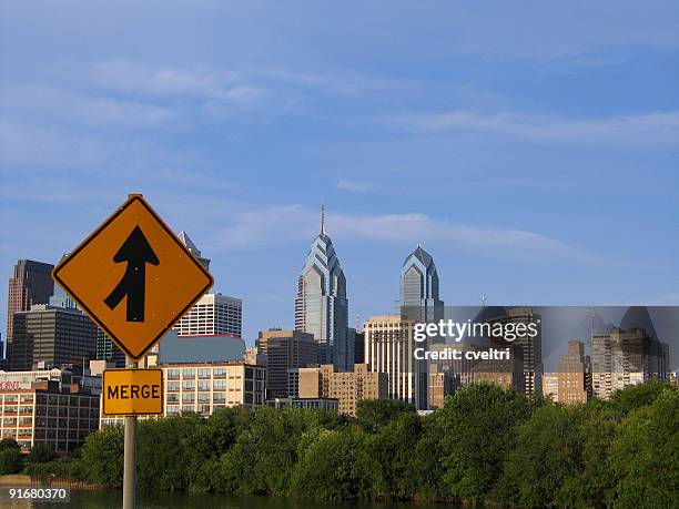 philadelphia - fahrbahn verengung stock-fotos und bilder