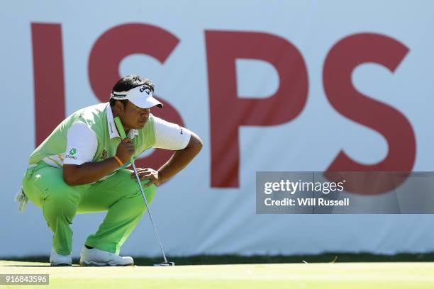 Kiradech Aphibarnrat of Thailand lines up a putt in the second semi final match against Lucas Herbert of Australia during day four of the World Super...