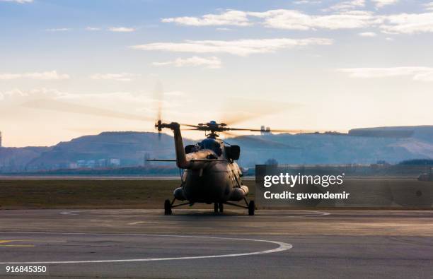 mi-17 russian military helicopter - military helicopter stock pictures, royalty-free photos & images