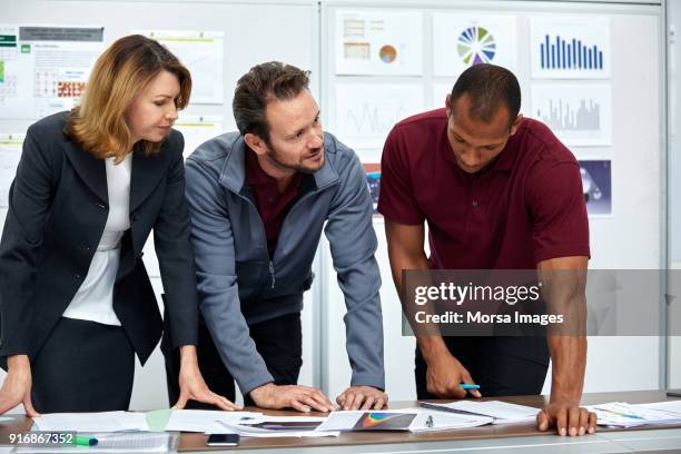 engineers and manager having meeting in office - leaning stock pictures, royalty-free photos & images