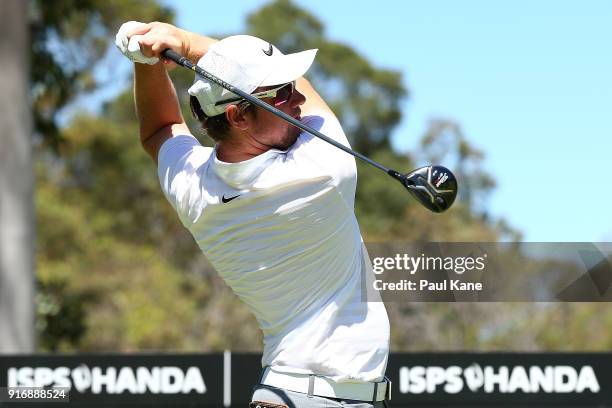 Sam Horsfield of England plays his tee shot on the third hole in the semi final match against James Nitties of Australia during day four of the World...