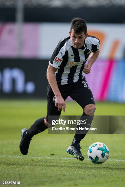 Julian-Maurice Derstroff of Sandhausen controls the ball during the Second Bundesliga match between SV Sandhausen and Eintracht Braunschweig at...