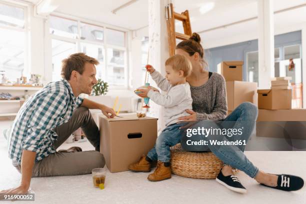 happy family moving into new home - new dad stock-fotos und bilder