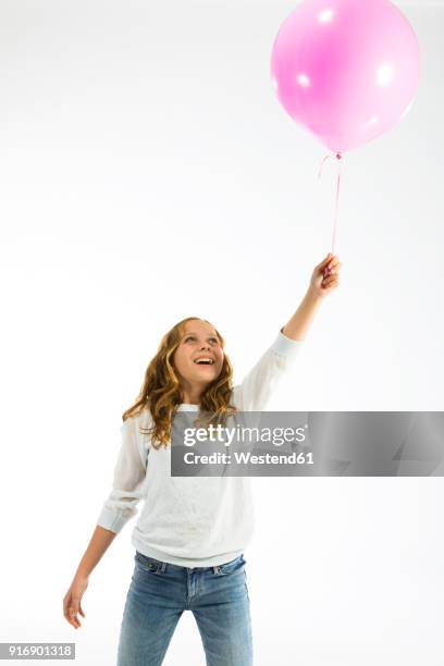 girl playing with pink balloon - child balloon studio photos et images de collection