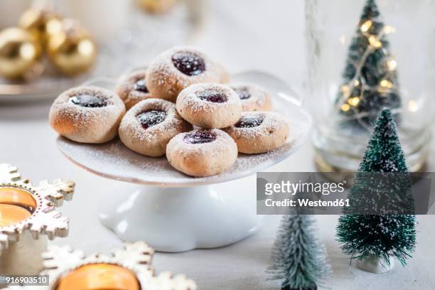 christmas cookies with jam filling on cake stand - christmas cake ストックフォトと画像