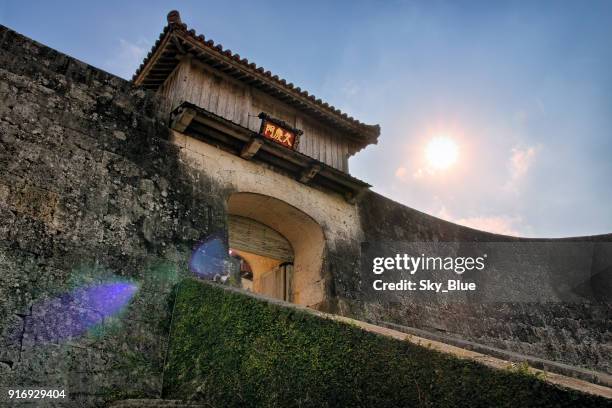 首裡城城堡入口在那霸, 沖繩, 日本 - shuri castle 個照片及圖片檔