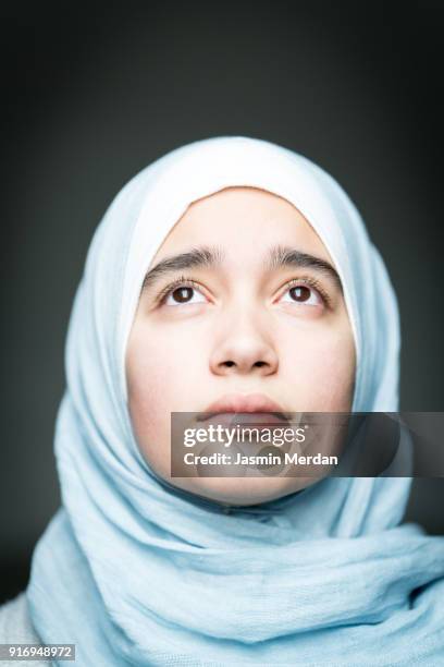 young muslim teenager portrait - beautiful arabian girls stock-fotos und bilder