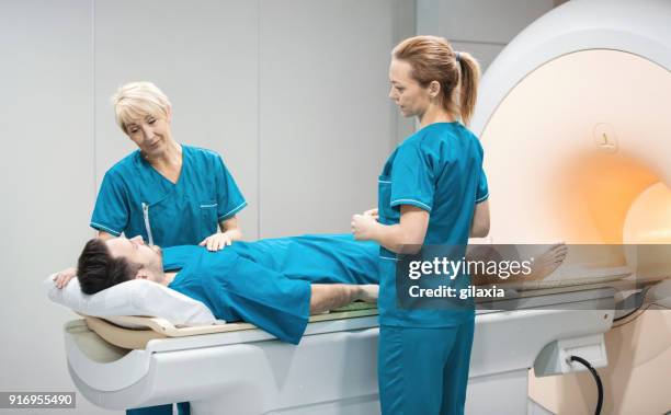 mri scanning procedure. - x-ray technician stock pictures, royalty-free photos & images