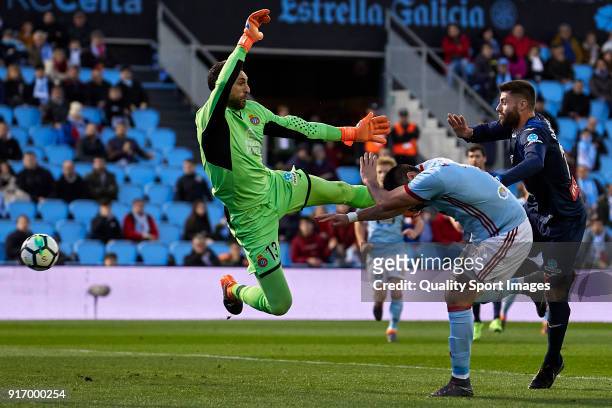 Maximiliano 'Maxi' Gomez of Celta de Vigo scores his team's first goal during the La Liga match between Celta de Vigo and Espanyol at Balaidos...