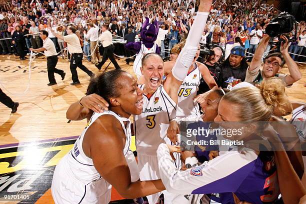 Diana Taurasi and Le'coe Willingham of the Phoenix Mercury celebrates after defeating the Indiana Fever during Game Five of the WNBA Finals on...