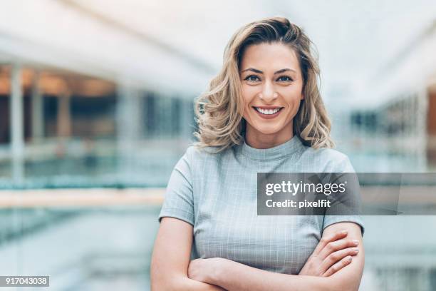 beautiful businesswoman - hr governance imagens e fotografias de stock