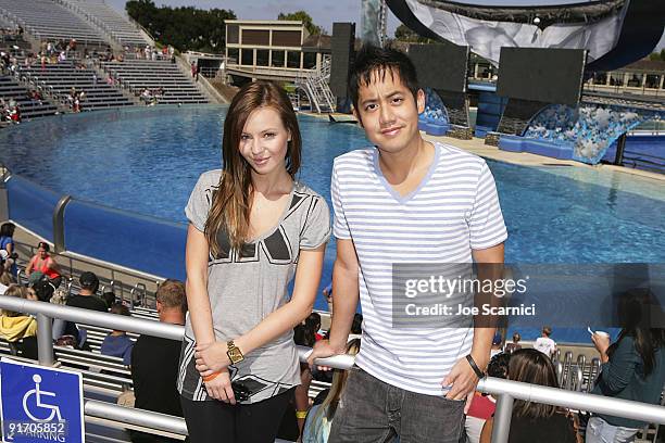 Samantha Droke and Allen Evangelista visit Sea World in San Diego on October 9, 2009 in San Diego, California.