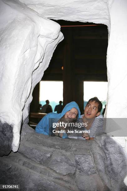 Samantha Droke and Allen Evangelista visit Sea World in San Diego on October 9, 2009 in San Diego, California.