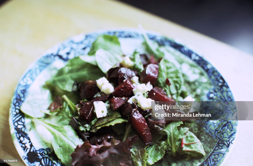 Fresh green salad with beets and goat cheese