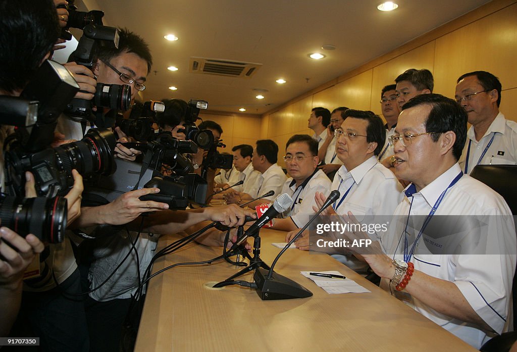 Ong Tee Keat (R), President of the Malay