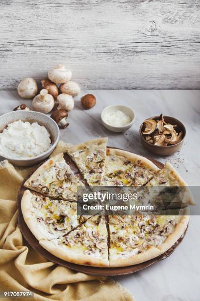 pizza with field mushrooms, porcini mushrooms, mozzarella and truffle sauce - field mushroom stock pictures, royalty-free photos & images