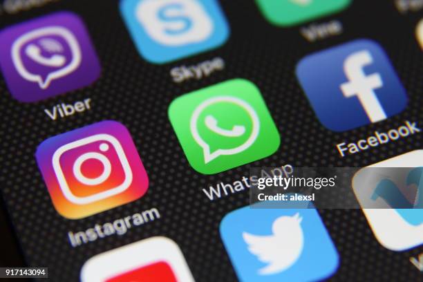aplicación de los medios de comunicación social iconos internet app - whatsapp fotografías e imágenes de stock