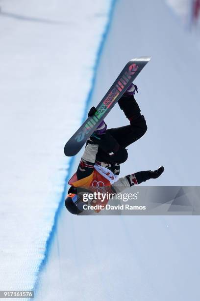 Elizabeth Hosking of Canada competes in the Snowboard Ladies' Halfpipe Qualification on day three of the PyeongChang 2018 Winter Olympic Games at...