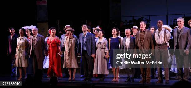 Britney Coleman, Reed Birney, Vanessa Williams, Nancy Opel, Tam mutu, Alexandra Socha, Bebe Neuwirth, Joel Grey, Bob Martin, Clifton Duncan, and...