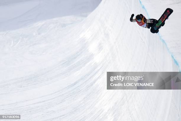 Canada's Elizabeth Hosking competes during qualification of the women's snowboard halfpipe at the Phoenix Park during the Pyeongchang 2018 Winter...