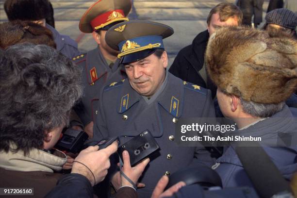Commander-in-chief of the CIS Armed Forces Yevgeny Shaposhnikov is surrounded by media reporters after the Commonwealth of Independent States Minsk...