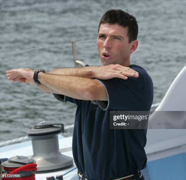 Attitude du français Thierry Dubois, skipper du monocoque "Solidaires", sur le pont de son bateau le 14 Septembre 2002 dans le port de New York. Les...