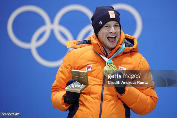 Gold medalist Sven Kramer of the Netherlands waves during the medal ceremony for the Men's 5000m speed skating at Medal Plaza on February 12, 2018 in...
