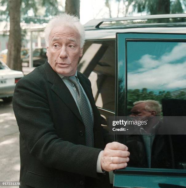 Argentine businessman Guillermo Cóppola is seen leaving the courts in Buenos Aires, Argentina 20 August 2002. El ex empresario argentino Guillermo...