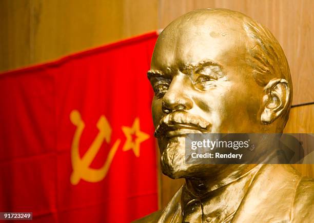 vladimir lenin iljich - revolutionary war flag stock-fotos und bilder