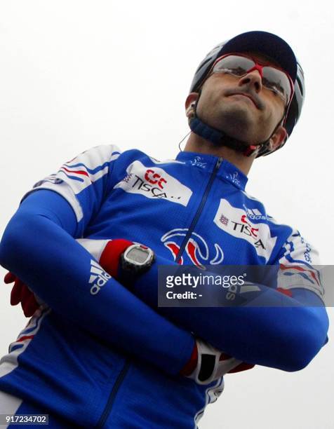 Le coureur cycliste français Laurent Jalabert attend le départ de sa dernière course professionnelle, le 13 octobre 2002 à Zolder, lors des...