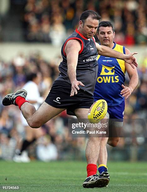 Earl Spalding kicks the ball during the Chris Mainwaring charity AFL match at Subiaco Oval on October 10, 2009 in Perth, Australia.