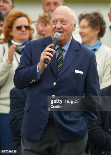 Philippe Martin, président de la Fédération française de golf, participe, le 05 mai 2002 sur le parcours du golf national a...