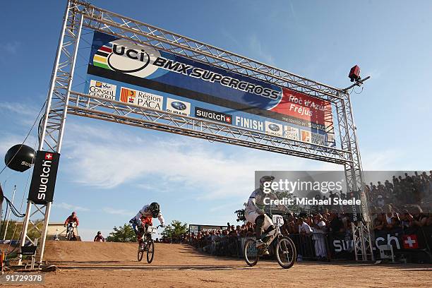 Sam Willoughby of Australia wins the men's elite final and claim overall World Cup number one status as Donny Robinson of USA afinishes in second...