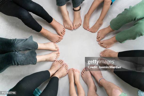 feet of people in circle together - teen girls toes fotografías e imágenes de stock